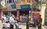 Đoàn viên thanh niên Công an Hà Nội đội nắng đảm bảo an ninh tại các điểm thi